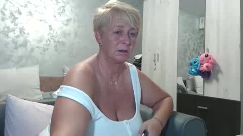 Snapshot of roses_and_lillies chatting on September 16, 4:59 pm Lovepinklilly online show from September 16, 4:59 pm