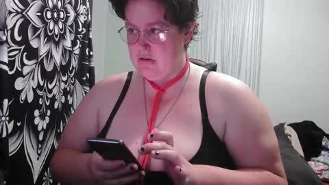 Snapshot of rosey231357695 chatting on October 9, 8:18 am Rosey online show from October 9, 8:18 am