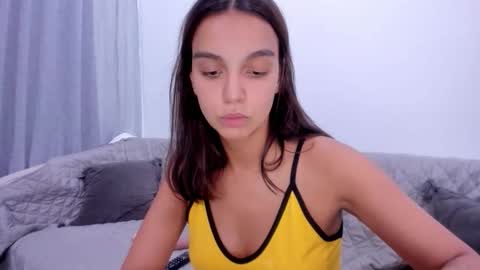 Roshelle online show from December 2, 3:03 pm