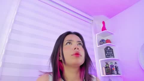 Snapshot of rosse_amyy chatting on October 10, 12:10 pm online show from October 10, 12:10 pm