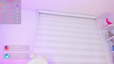 Snapshot of rosse_amyy chatting on January 13, 11:08 am online show from January 13, 11:08 am