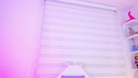 Snapshot of rosse_amyy chatting on February 5, 11:12 am online show from February 5, 11:12 am