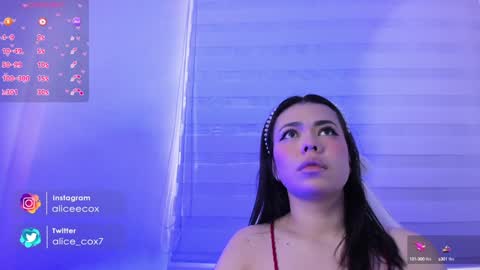 Snapshot of rosse_amyy chatting on January 6, 1:08 pm online show from January 6, 1:08 pm