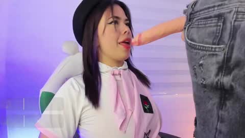 Snapshot of rosse_amyy chatting on March 5, 8:23 pm online show from March 5, 8:23 pm