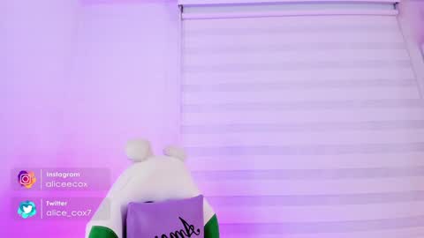 Snapshot of rosse_amyy chatting on January 29, 11:20 am online show from January 29, 11:20 am
