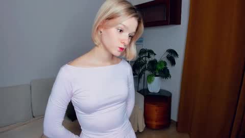 Sara online show from November 18, 4:24 am