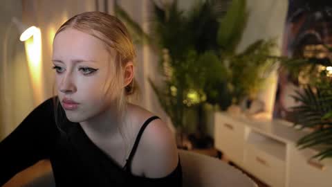 Snapshot of rosy_petal chatting on September 8, 8:19 pm rosy_petal online show from September 8, 8:19 pm