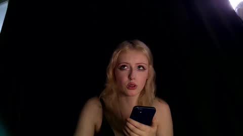 Snapshot of rosy_petal chatting on October 13, 1:25 pm rosy_petal online show from October 13, 1:25 pm