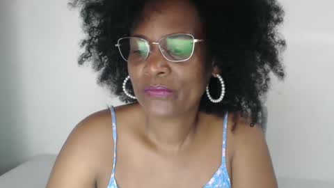 Snapshot of roushlove chatting on January 19, 1:22 pm luxa online show from January 19, 1:22 pm