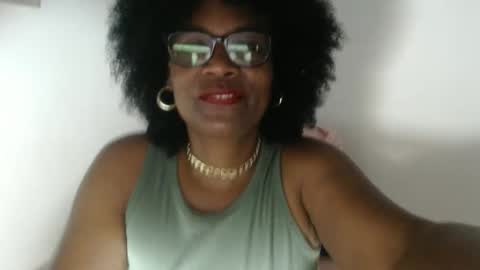 luxa online show from April 3, 1:09 pm