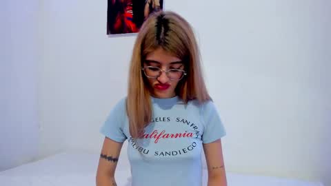 Snapshot of roxanajames__ chatting on February 10, 3:21 pm roxy online show from February 10, 3:21 pm