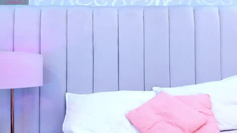 roxanebrown online show from April 21, 1:42 am