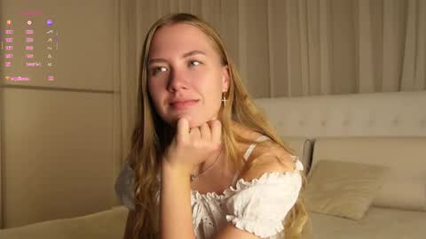 Snapshot of roxanelan chatting on October 16, 12:19 pm Anna Lokiss online show from October 16, 12:19 pm
