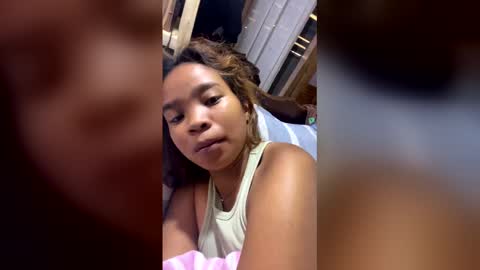 roxanne_98 online show from April 6, 3:50 am