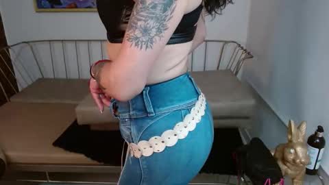 Roxanne online show from December 22, 8:23 pm