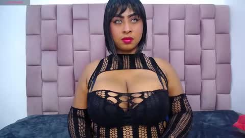 Snapshot of roxannehott chatting on October 25, 8:26 pm ross brown online show from October 25, 8:26 pm