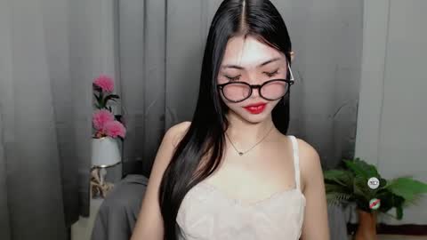 Snapshot of roxie_fuckdoll chatting on February 25, 11:15 pm Roxie online show from February 25, 11:15 pm