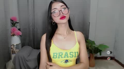 Snapshot of roxie_fuckdoll chatting on February 21, 10:37 pm Roxie online show from February 21, 10:37 pm