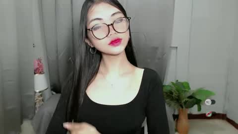 Snapshot of roxie_fuckdoll chatting on February 9, 10:00 pm Roxie online show from February 9, 10:00 pm