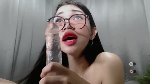 Snapshot of roxie_fuckdoll chatting on February 21, 12:05 am Roxie online show from February 21, 12:05 am