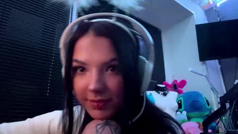 Snapshot of roxiepiurkowski chatting on October 15, 1:14 pm Hana online show from October 15, 1:14 pm