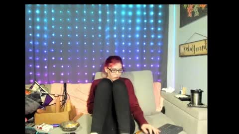 Snapshot of roxihazeleyes chatting on February 25, 3:52 am roxihazeleyes online show from February 25, 3:52 am