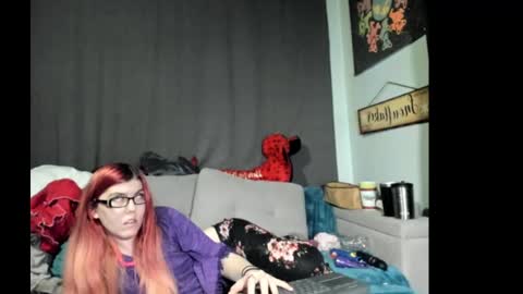 Snapshot of roxihazeleyes chatting on September 16, 9:28 am roxihazeleyes online show from September 16, 9:28 am