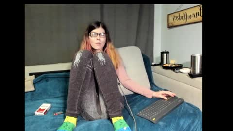 Snapshot of roxihazeleyes chatting on January 15, 2:06 am roxihazeleyes online show from January 15, 2:06 am