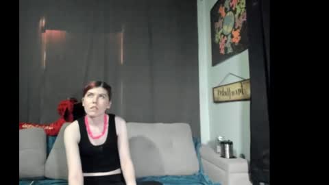 Snapshot of roxihazeleyes chatting on October 4, 10:36 pm roxihazeleyes online show from October 4, 10:36 pm