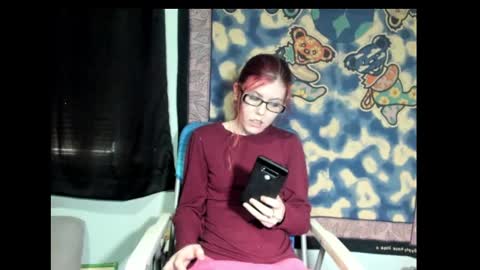 Snapshot of roxihazeleyes chatting on March 7, 1:40 pm roxihazeleyes online show from March 7, 1:40 pm