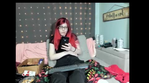 Snapshot of roxihazeleyes chatting on February 9, 11:36 am roxihazeleyes online show from February 9, 11:36 am