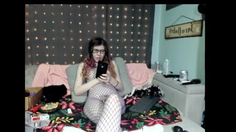 Snapshot of roxihazeleyes chatting on February 1, 4:46 am roxihazeleyes online show from February 1, 4:46 am