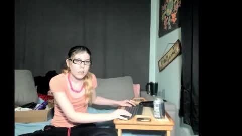 roxihazeleyes online show from March 6, 7:36 am