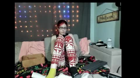 Snapshot of roxihazeleyes chatting on February 11, 1:20 am roxihazeleyes online show from February 11, 1:20 am