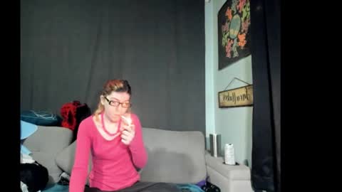 Snapshot of roxihazeleyes chatting on October 15, 5:04 pm roxihazeleyes online show from October 15, 5:04 pm