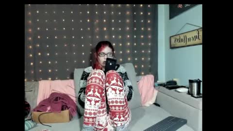 Snapshot of roxihazeleyes chatting on February 21, 4:40 am roxihazeleyes online show from February 21, 4:40 am
