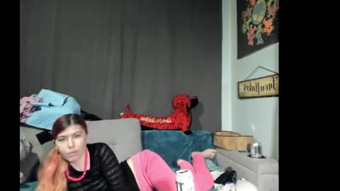 Snapshot of roxihazeleyes chatting on September 26, 1:31 pm roxihazeleyes online show from September 26, 1:31 pm