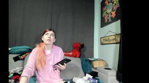 Snapshot of roxihazeleyes chatting on September 25, 4:33 am roxihazeleyes online show from September 25, 4:33 am