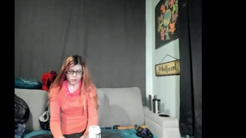 Snapshot of roxihazeleyes chatting on October 17, 6:22 pm roxihazeleyes online show from October 17, 6:22 pm