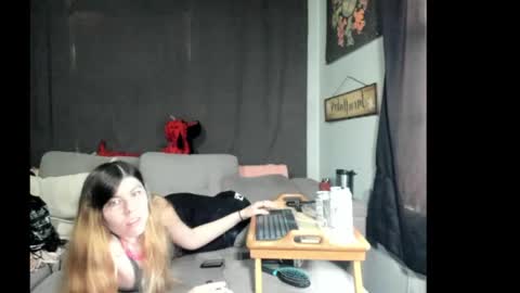 roxihazeleyes online show from June 3, 3:28 pm