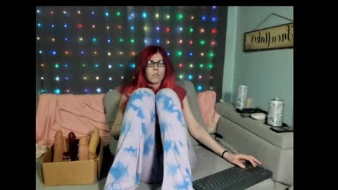Snapshot of roxihazeleyes chatting on February 16, 8:44 pm roxihazeleyes online show from February 16, 8:44 pm