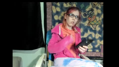 Snapshot of roxihazeleyes chatting on March 10, 3:56 am roxihazeleyes online show from March 10, 3:56 am