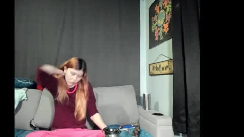 Snapshot of roxihazeleyes chatting on October 19, 2:02 am roxihazeleyes online show from October 19, 2:02 am