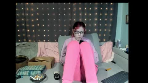 Snapshot of roxihazeleyes chatting on February 23, 5:28 am roxihazeleyes online show from February 23, 5:28 am