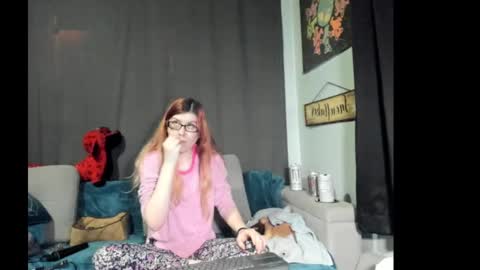 Snapshot of roxihazeleyes chatting on October 7, 10:58 pm roxihazeleyes online show from October 7, 10:58 pm