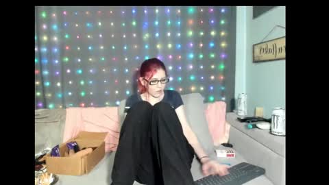 Snapshot of roxihazeleyes chatting on February 27, 4:09 am roxihazeleyes online show from February 27, 4:09 am