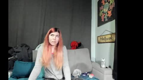 Snapshot of roxihazeleyes chatting on October 1, 1:05 pm roxihazeleyes online show from October 1, 1:05 pm