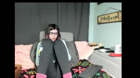 Snapshot of roxihazeleyes chatting on January 27, 3:15 am roxihazeleyes online show from January 27, 3:15 am