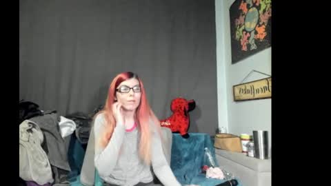 Snapshot of roxihazeleyes chatting on September 15, 9:17 am roxihazeleyes online show from September 15, 9:17 am