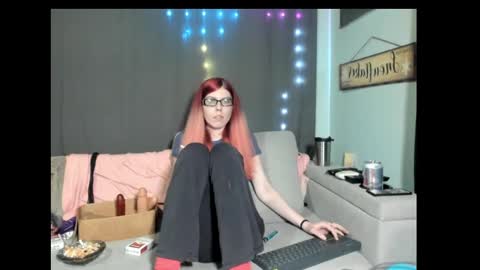 Snapshot of roxihazeleyes chatting on March 4, 2:17 am roxihazeleyes online show from March 4, 2:17 am